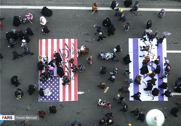 آغاز راهپیمایی 22 بهمن/ شعار «مرگ بر آمریکا» در بزرگترین تجمع سالیانه ایرانیان +تصاویر