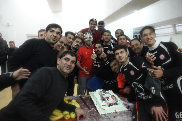 جشن تولد محسن خلیلی در تمرین دوشنبه نفت تهران