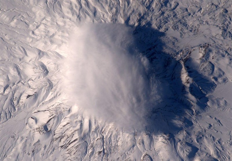عکسی خارق‌العاده که فضانورد فرانسوی از قله سهند منتشر کرد؛ کوهی با کلاه ابری