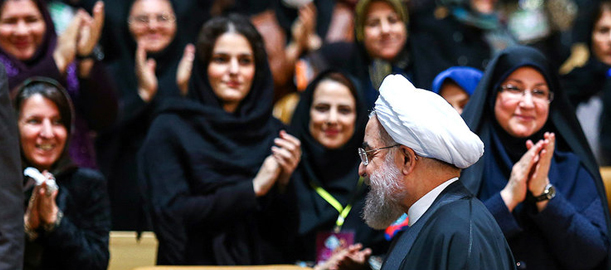 ژست روحانی در حمایت از بانوان و دولتی که سهم زنان در آن فقط 4 فرماندار است!