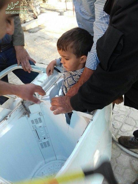 نجات کودک گرفتار در ماشین لباسشویی +عکس