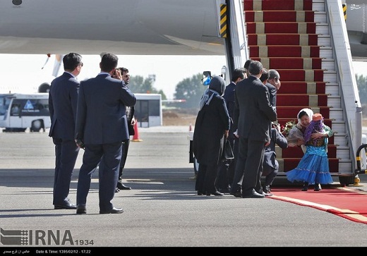 عکس/دختر ایرانی در آغوش خانم رئیس جمهور
