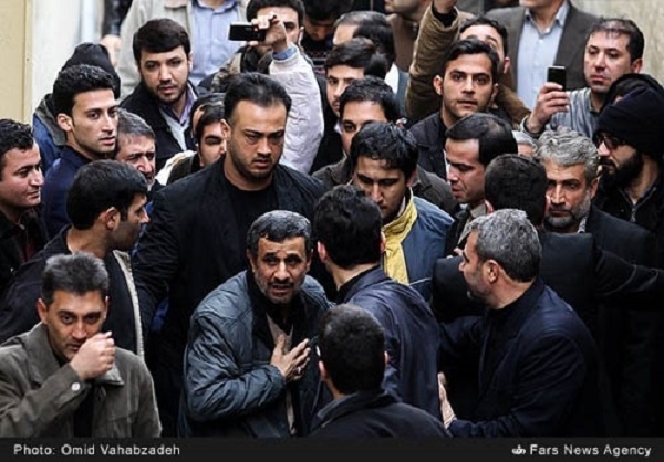 شایعه حضور احمدی‌نژاد در تشییع حبیب +عکس
