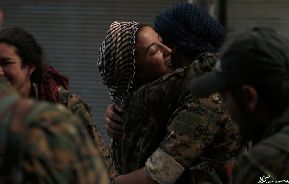 عکس/ خوشحالی زنان جنگجوی سوری در شهر منبج