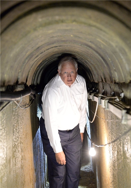معاون جان کری در تونل‌ حماس +عکس