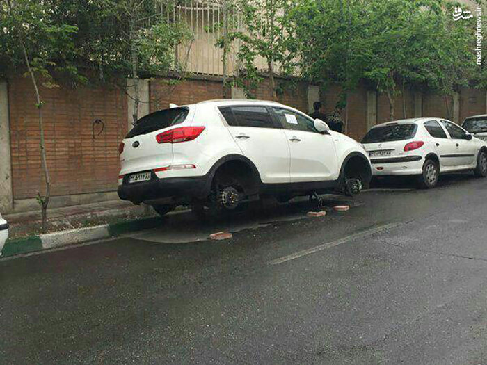 تصاویر/سرقت چرخ‌های خودروهای لوکس در پایتخت