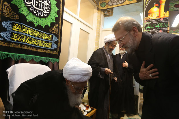 تصاویر/حضور لاریجانی در مراسم عزاداری ایام محرم