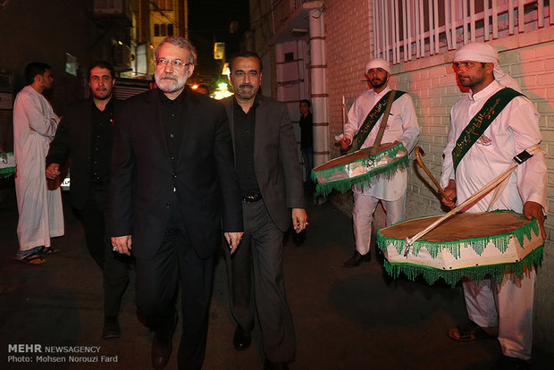 تصاویر/حضور لاریجانی در مراسم عزاداری ایام محرم