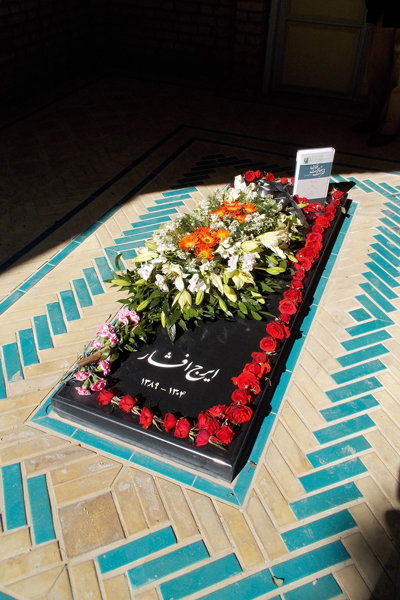 سنگ قبر ایرانشناس فقید مفقود شد+عکس