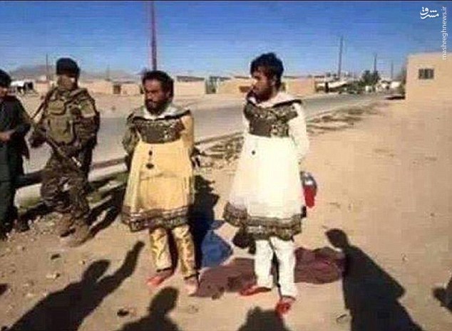 عکس/بازداشت داعشی ها با لباس زنانه در موصل