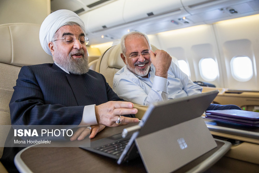 عکس/ظریف و روحانی در هواپیما