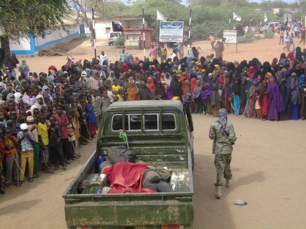 نمایش اجساد سربازان کنیایی توسط تروریست‎ها+تصاویر