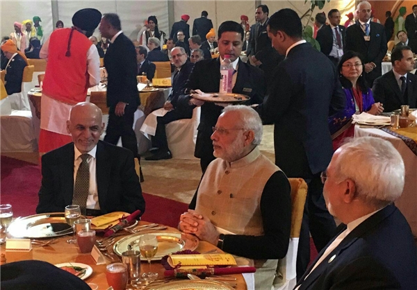 عکس/حضور ظریف در ضیافت شام نخست‌وزیر هند