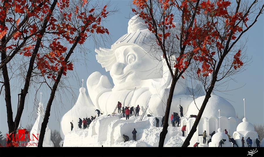 تصاویر/ بلندترین مجسمه برفی