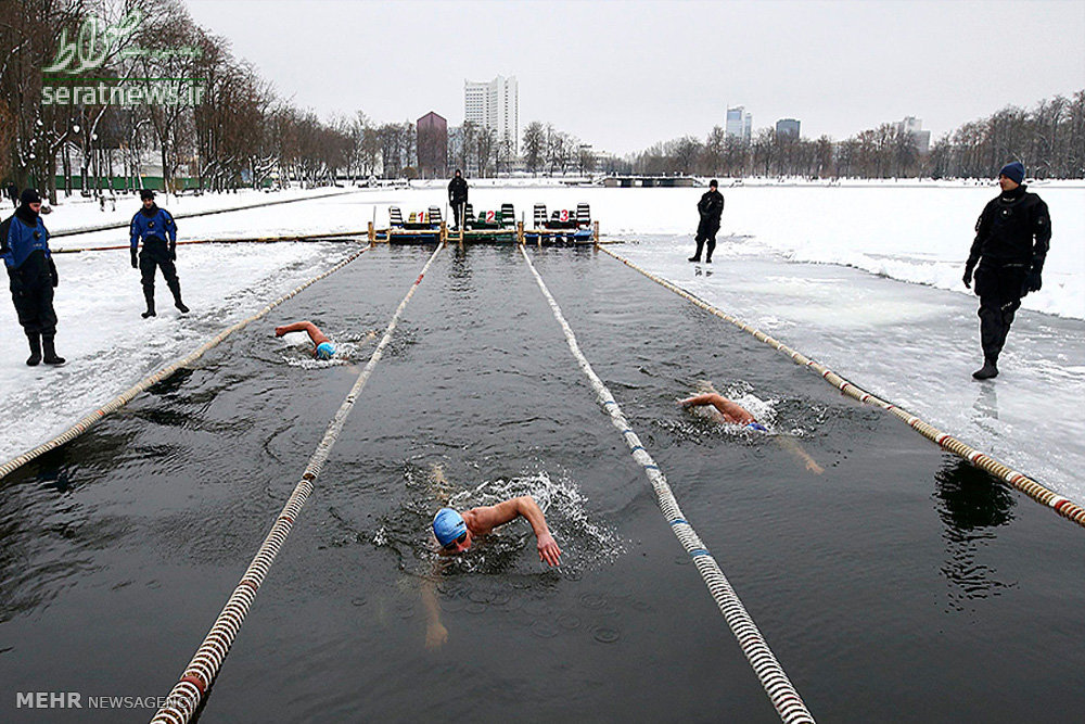 عکس/مسابقات قهرمانی شنا در آب‌های یخ زده