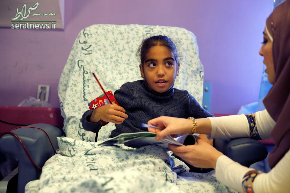 عکس/تدریس به کودک فلسطینی در بیمارستان