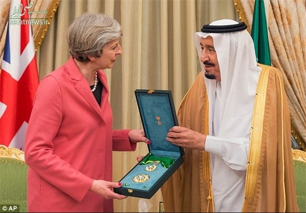 ملک سلمان به نخست‌وزیر انگلیس نشان افتخار داد +عکس