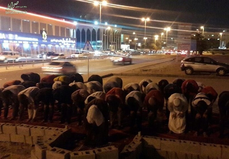 اقامه نماز جماعت در مساجد ویران شده در بحرین +عکس
