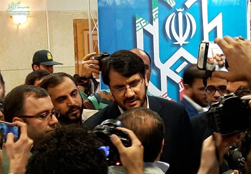 مشاور جوان احمدی نژاد انصراف داد +عکس