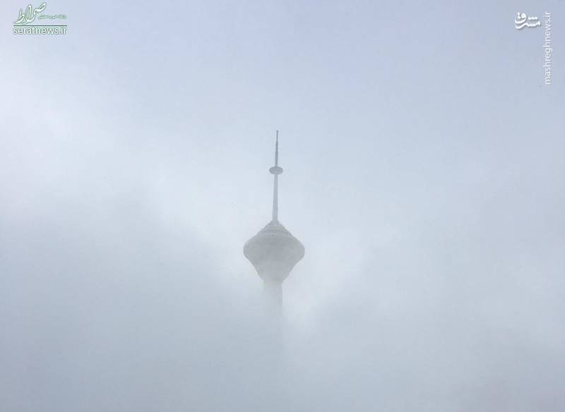 تصاویر/ برج میلاد غرق در برف و مه