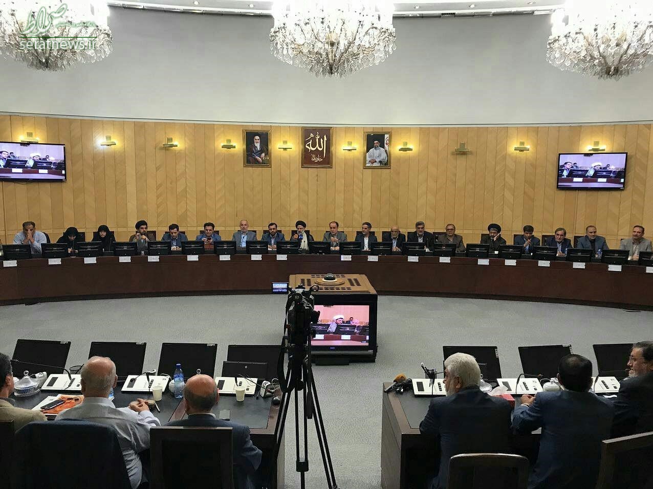 جلسه حجت‌الاسلام رئیسی با حضور بیش از ۱۴۰ نماینده مجلس