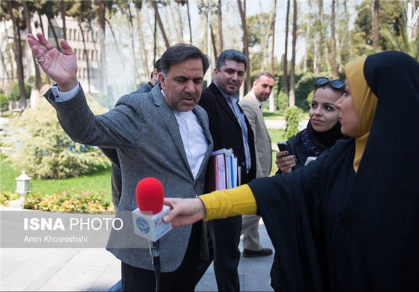 عکس/ رویارویی دوباره آخوندی و خبرنگاری که میکروفنش را گرفت