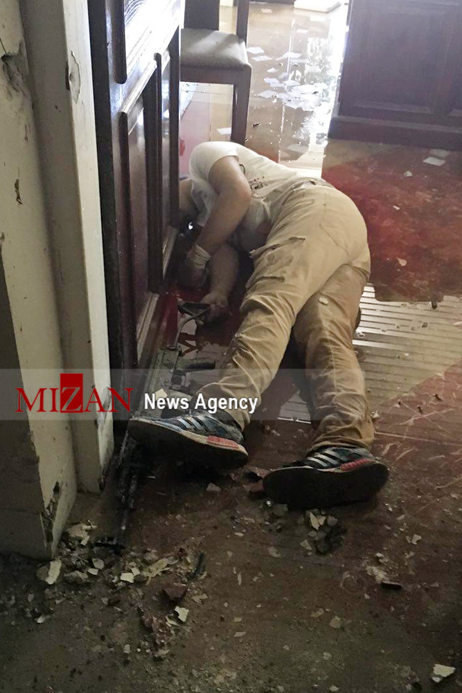 تصاویر/ اجساد تروریست‌ها در ساختمان مجلس