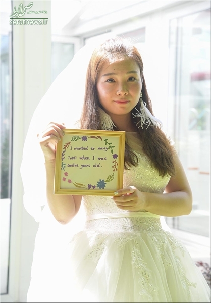 دختری با لباس عروس از توتی خواستگاری کرد +عکس