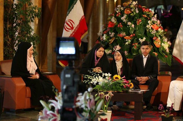 خانواده آمریکایی پس از یک سال حضور در ایران حافظ قرآن شدند +عکس
