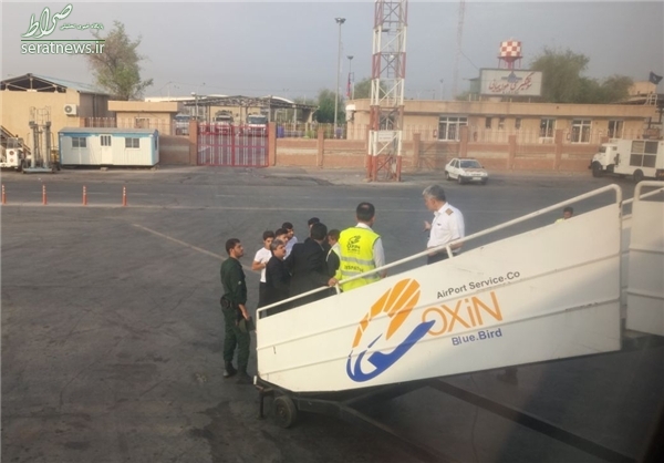 برگردانده ۴ مسافر از پلکان هواپیما در اهواز +عکس