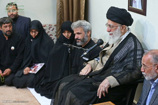 عکس/دیدار خانواده شهیدحججی با رهبری