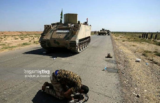 عکس/ سجده شکر سرباز عراقی