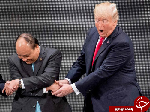 دست دادن ناشیانه ترامپ در اجلاس آسه‌آن +تصاویر