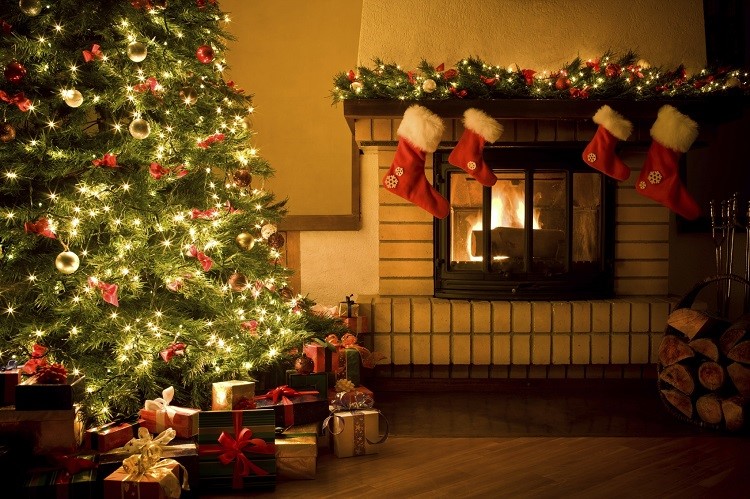 چرا مسیحی ها در ایام کریسمس در خانه هایشان درخت می گذارند؟ +تصاویر