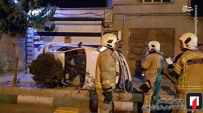 تصاویر/ واژگونی پژو پارس در پیاده‌رو