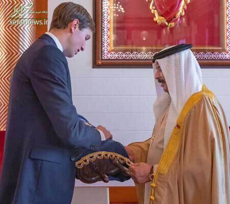 عکس/ کوشنر به پادشاه بحرین تورات هدیه داد!