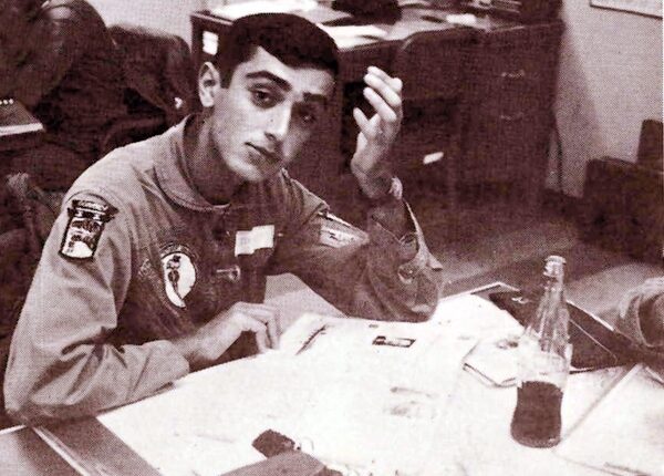 خلبان ایرانی که با دستور صدام دو نیم شد! +عکس