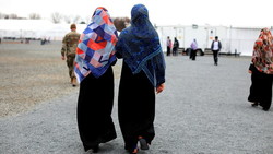 طالبان سفر زنان را بیش از ۷۲ کیلومتر ممنوع کرد/کمیسیون انتخابات افغانستان منحل شد
