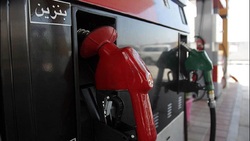 ضد و نقیض‌های کاهش توزیع بنزین در جایگاه‌ها / زنگنه: بدون اجازه من صحبت نکنید!