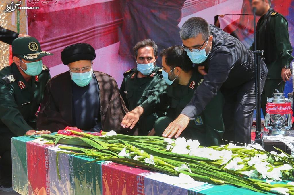 عکس/ حضور رئیس جمهور در مراسم تشییع دو شهید گمنام دفاع مقدس