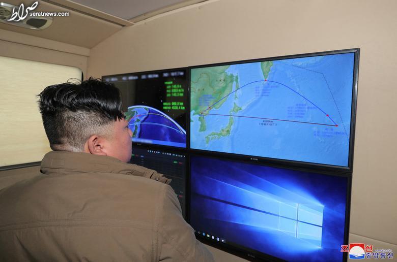 عکس/ رهبر کره شمالی در حال نظارت بر آزمایش موشکی