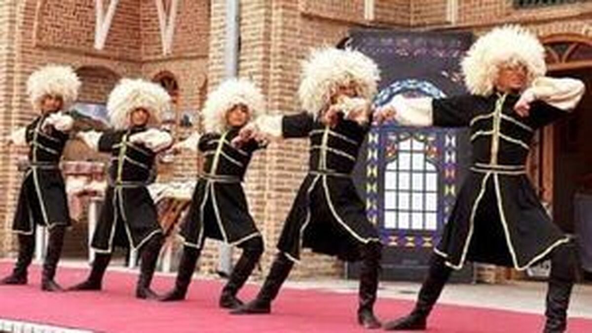 رأی دادسرای عمومی انقلاب تبریز:
رقص آذربایجانی رفتار خلاف عفت و اخلاق عمومی نیست