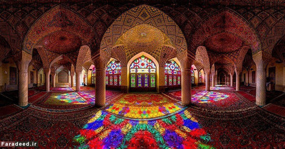 معماری ایرانی ساده و بی زرق و برق است مثل مسجد نصیرالملک در شیراز! واقعا چرا باید چنین جایی را دید؟