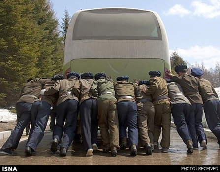 دولت کره فکر می‌کرد عکاسی از مردمی که در حال هل دادن یک اتوبوس خراب شده هستند برای این کشور خوب نیست