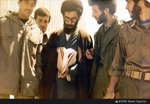 1.آیت‌الله خامنه‌ای در جمع عده‌ای از پاسداران انقلاب اسلامی - 1358  