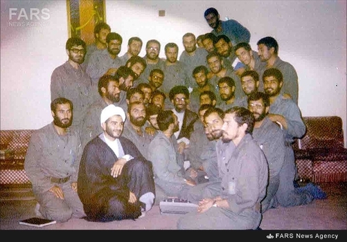 3.آیت‌الله‌ خامنه‌ای در جمع عده‌ای از فرماندهان پاسداران انقلاب اسلامی که بسیاری از آنان بعدها به شهادت رسیدند - 1362
