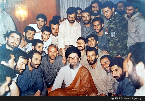 9. دیدار جمعی از پاسداران انقلاب اسلامی با آیت‌الله‌ خامنه‌ای در نهاد ریاست جمهوری -1365