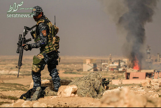 استتار رزمنده تک تیرانداز عراقی در مقابل فرودگاه موصل
