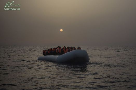 سرگردانی مهاجرانی از سودان و سنگال بر روی یک قایق لاستیکی در سواحل لیبی