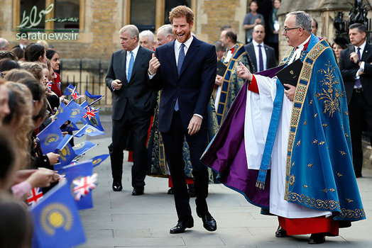 شاهزاده هری با کودکان پس از شرکت در نشست اتحادیه کشورهای همسود در کلیسای وستمینستر 